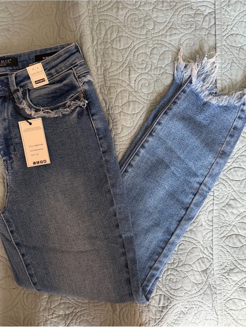 Judy Blue Size 1/25 High Rise Slim Fit Distressed Raw Hem Jeans NWT - Picture 6 of 15